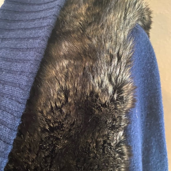 ROBBI and NIKKI by Robert Rodriguez Navy Faux Fur Sweater - Picture 4 of 8